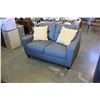 Image 2 : NEW ASHLEY SIGANTURE DESIGN MODERN GREY FABRIC LOVESEAT WITH 2 ACCENT PILLOWS, RETAIL $1,499