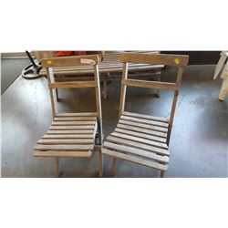 2 FOLDING CHAIRS