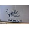 Image 4 : NEW ASHLEY SIGNATURE DESIGN KING SIZE POSTER BEDFRAME, MEDIUM BROWN CHERRY STAIN, AND PAIR OF 3 DRAW