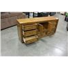Image 3 : 7 DRAWER OAK DRESSER AND 2 DRAWER NIGHTSTAND