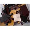 Image 3 : 2 TRAYS OF LUGGAGE TAGS