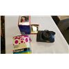 Image 2 : 3 VINTAGE POLARIOD CAMERAS