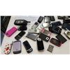 Image 2 : LOT OF PHONES