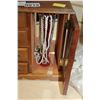 Image 3 : JEWELLRY DISPLAY CASE WITH CONTENTS
