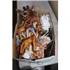 Image 1 : BOX OF GIRAFFE COLLECTABLES
