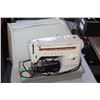 Image 1 : SINGER SEWING MACHINE IN CASE