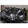 Image 2 : 2 LARGE WHISKS BOX OF DOUGH RISING BOWLS AND TOTE OF GRAVY BOATS