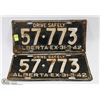 Image 1 : VINTAGE 1942 PAIR OF MATCHING ALBERTA LICENSE