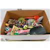 Image 1 : #38) BOX OF ASSORTED NEW BIRD & DOG ITEMS
