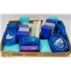Image 1 : FLAT WITH ASSORTED SOAP DISHES, TOOTHBRUSH HOLDERS