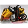 Image 1 : FLAT OF GAUGE JUMPER CABLES,EMERGENCY FLASH LIGHT