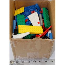 BOX OF VINTAGE LEGO