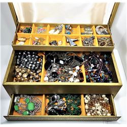 10)  DELUXE JEWELRY BOX & CONTENTS