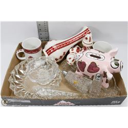 VINTAGE UKRAINIAN NICK NACKS AND PIGGY BANKS WITH