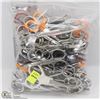Image 1 : BAG OF ASSORTED SCISSORS