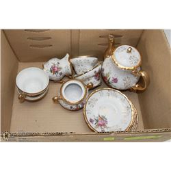 VINTAGE TEA SET INCL SUGAR AND CREAMER, MADE IN