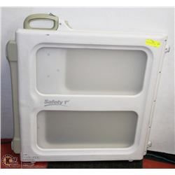SAFETY FIRST BABY GATE
