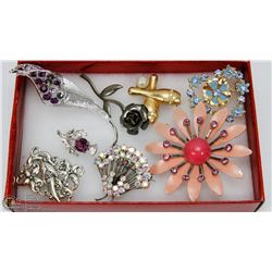 BOX OF VINTAGE BROOCHES - RHINESTONE AND CRYSTAL