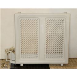 SAFETY FIRST BABY GATE WITH HARDWARE