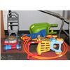 Image 1 : SMALL PALLET OF KIDS TOYS INCL BUBBLE LAWN MOWER,