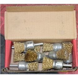 CASE WITH 10 1" CRIMPED END BRUSHES