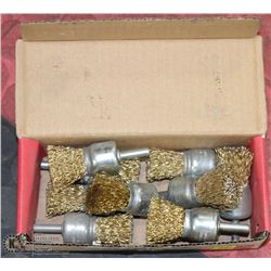 CASE WITH 10 1" CRIMPED END BRUSHES