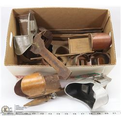 BOX OF ANTIQUE STEREOSCOPE VIEWERS.