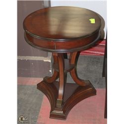 ROUND WOOD TONE END TABLE