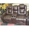 Image 1 : DELUXE ELECTRIC RECLINING CONSOLE 68" LOVE SEAT W/