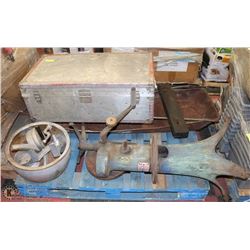 PALLET WITH VINTAGE CREAM SEPERATOR, STORAGE TRUN