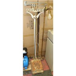 VINTAGE DOCTORS SCALE SOLD WITH FLOOR LAMP