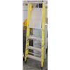 Image 1 : 6' ALUMINUM AND FIBREGLASS PAINTERS LADDER