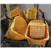 Image 1 : GROUP OF 4 MOP BUCKETS WITH 3 WRINGERS