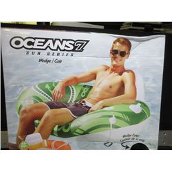 Oceans 7 Floatie