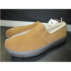 New Mossimo Mens Slippers genuine Suede non marking sole size 9