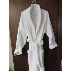 New High End Turkish Cotton Bath Robe by Hammacher Slchemmer/ small
