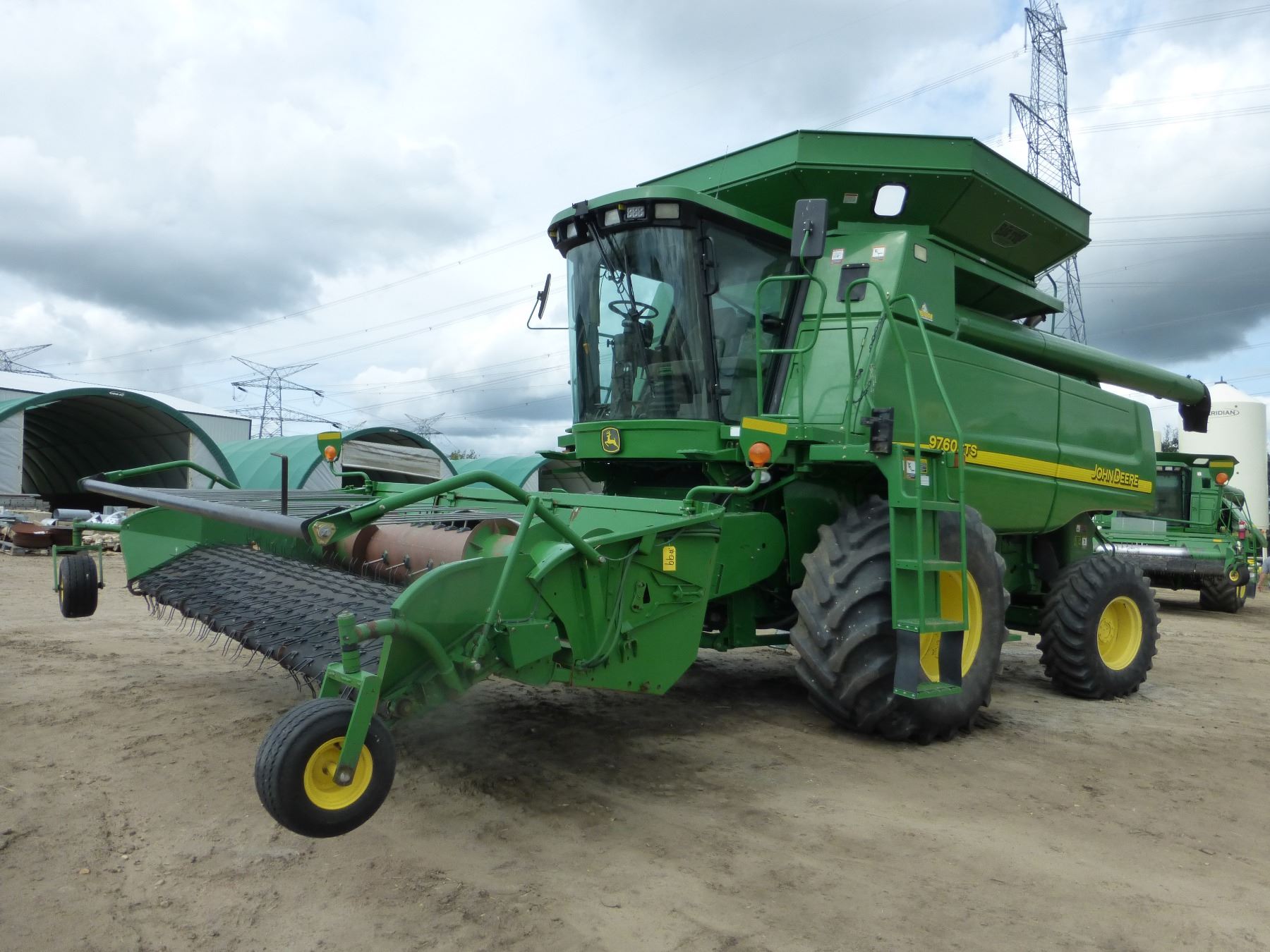2004 JOHN DEERE 9760 COMBINE 2004-john-deere-9760-combine
