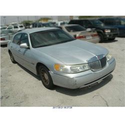 2002 - LINCOLN TOWN CAR