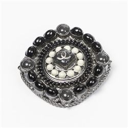 CHANEL Pearl around Brooch