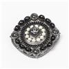 Image 1 : CHANEL Pearl around Brooch