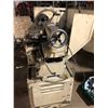 Image 8 : 20" x 30" LEBLOND LATHE W/DRO