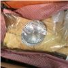 Image 1 : 4 Lamp Chimney's; 2 Lamp Reflectors; Jar & Quilt
