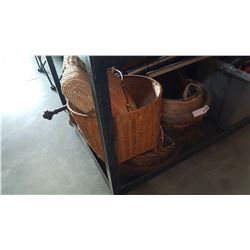 LOT OF APPLE BASKETS AND WICKER BASKETS