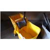Image 2 : RUBBER MAID MOP BUCKET W. WRINGER