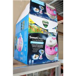 VICKS COOL MIST HUMIDIFIER - IN BOX