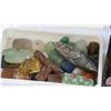 Image 2 : TWO TRAYS OF PRECIOUS STONES JADE AND JEWELLRY