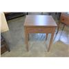 Image 1 : WHITE SEWING MACHINE W/ TABLE