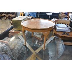 VINTAGE ROUND QUEEN ANNE OAK END TABLES