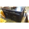 Image 1 : LARGE BLACK ISLAND WITH IN CUPBOARD LIGHTING
