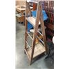 Image 2 : TRIANGULAR SHELF